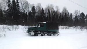 Самодельный вездеход на гусеничном ходу.