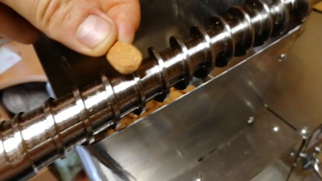 Процесс отжима сыродавленного масла на примере Миндального масла. МУКА и МАСЛО Балакиных смотреть онлайн