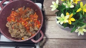 Суп с говядиной и нутом Տավարի մսով և սիսեռով սուպ