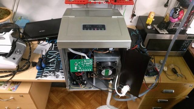 Ремонт льдогенератор кубикового льда.