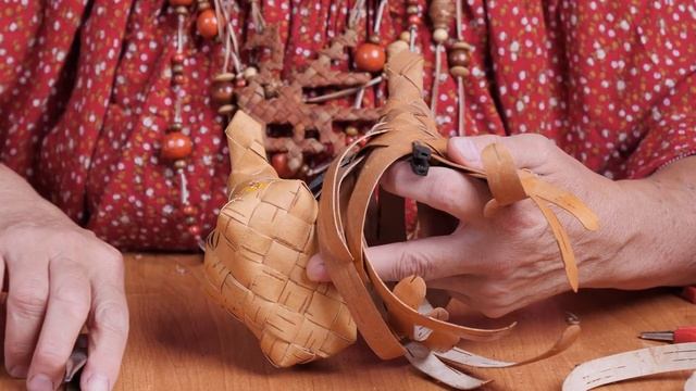 Мастер-класс Николаевой И. В. по изготовлению старинной народной  игрушки «Уточка-шаркунок»