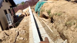 Бетонная подпорная стена длинной 30 метров .