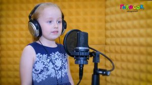 Детская песня - Мир похож на цветной луг | Академия Голосок | Алиса Красникова (6 лет)