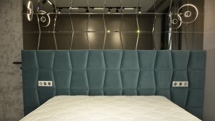 Изумрудная кровать Трапеция / Trapezium с панорамным изголовьем