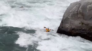 2014 China Red Bull surf kayak race tiger jumping video