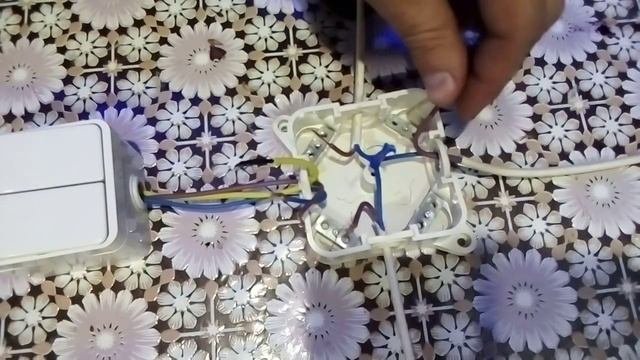 Схема ПОДКЛЮЧЕНИЯ ДВУХКЛАВИШНОГО ВЫКЛЮЧАТЕЛЯ, И РОЗЕТКИ!!!