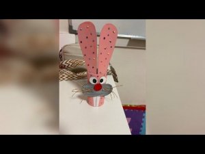 Простая поделка: заяц из картонной втулки