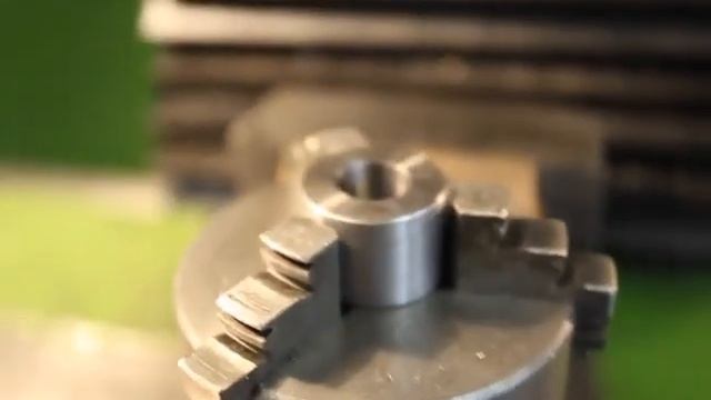 Долбление шпоночного паза на фрезерном станке ОФ-55