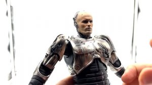 Hot Toys Battle Damaged Robocop Review!