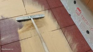 Процесс укладка резиновой плитки под спортивную или детскую площадку