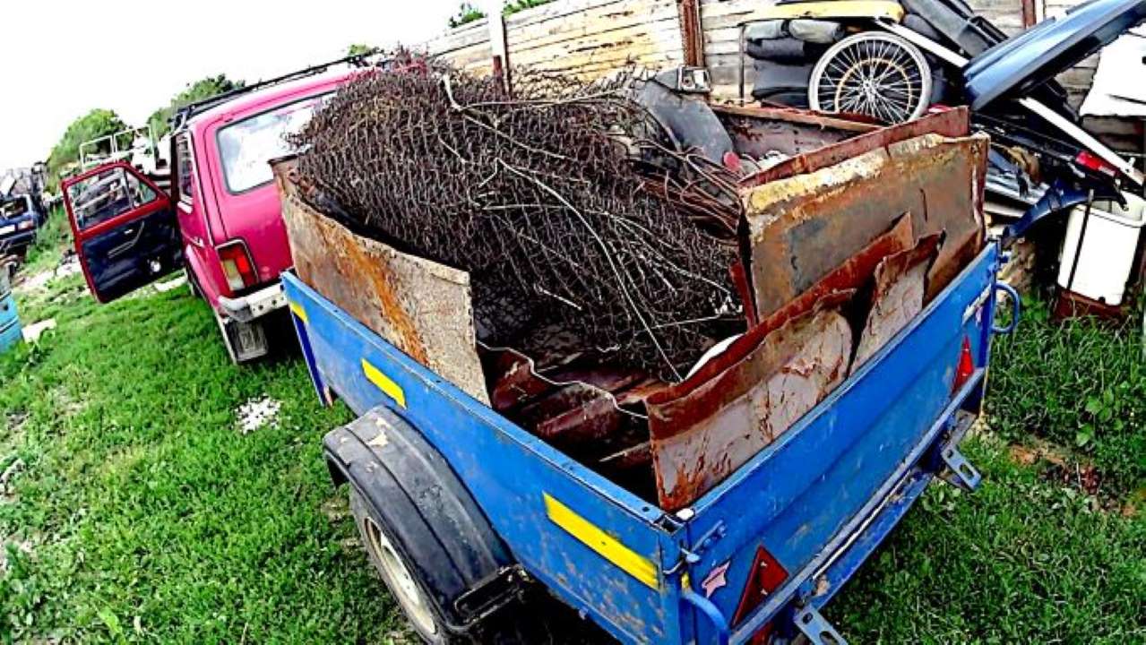 Сдаю металлолом. Покупаю технику и чермет. Обычные будни металлоломщика.