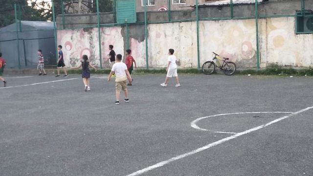 ДЕТИ ИГРАЮТ В ФУТБОЛ 25 06 2023 г. смотреть онлайн