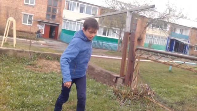 Сальто назад с забора смотреть онлайн