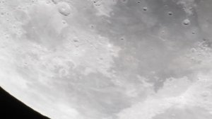 Луна в 200 мм телескоп системы Ньютона F/5 с добавлением 2-х линз Барлоу