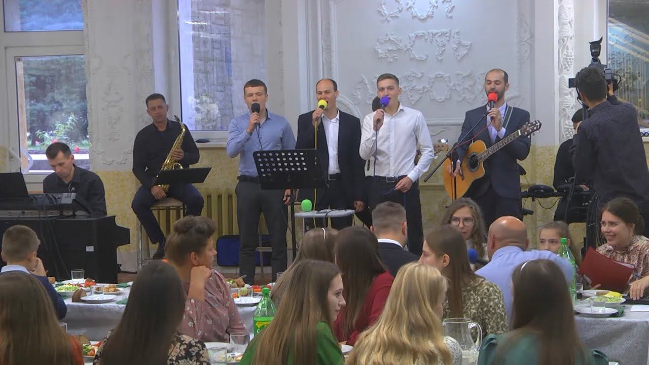 Мы так радостны, что вы рядом / Свадебная песня