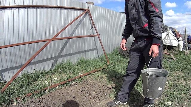 Предпоследний этап подготовки траншей к высадке Малины! смотреть онлайн