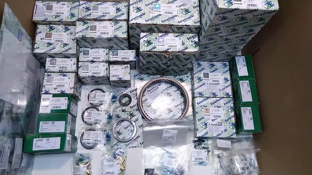 Запчасти для ремонта КПП грузовика.