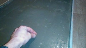 Обогреватель из осколков плитки, и нихромовой спирали, залит наливным полом
