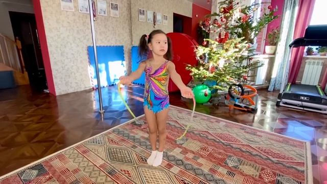 Как научить ребёнка прыгать на скакалке с ноля) за 2 мин!Легкий и простой способ!