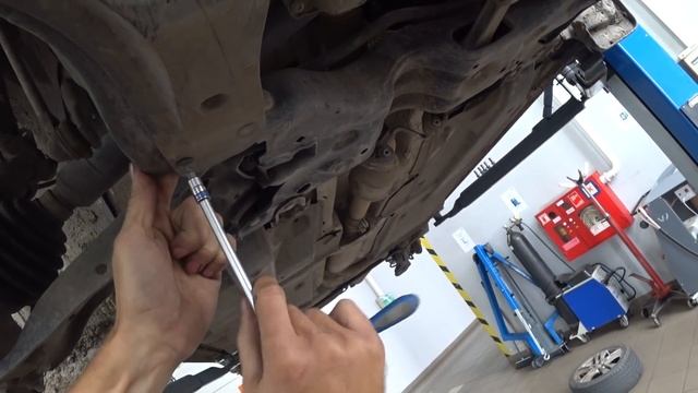 Skoda Rapid 1,4 tsi замена масла в двигателе смотреть онлайн