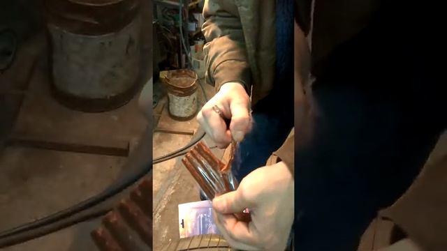 Быстрый ремонт прокола шины шнурком
