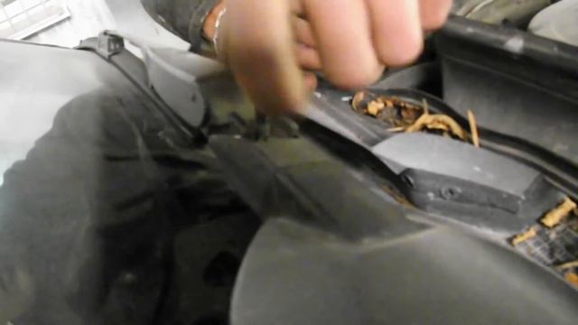 Снятие щетки стеклоочистителя - Mersedes C124 300E Coupe Купе смотреть онлайн