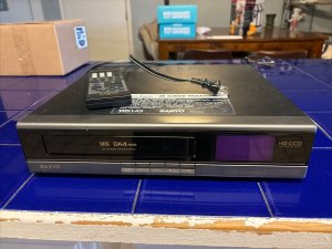 Винтажный видеомагнитофон Sanyo с 4 головками VHR 9300-Япония--1990-год