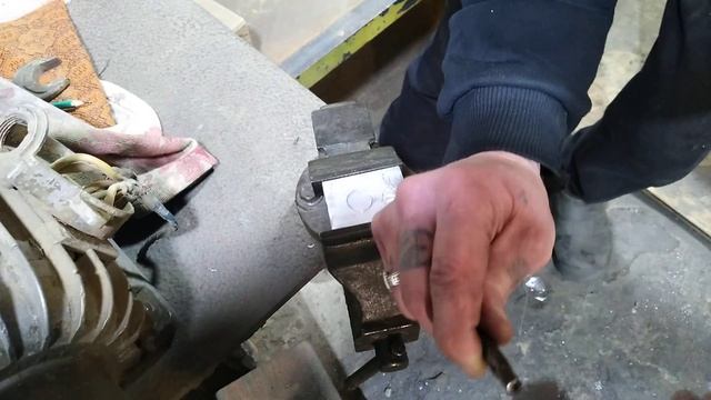 ГРАВИРОВКА ШТИХЕЛЕМ РАБОТАЮ МОЛОТКОМ. РУЧНАЯ РАБОТА. ЛЮТЫЕ ИСТОРИИ. смотреть онлайн