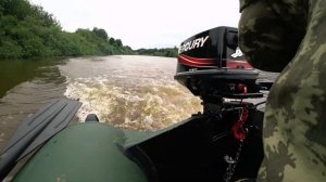 На моторной лодке. РыБаЛкА на Днепре с Братом.