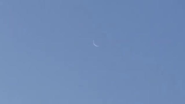 Месяц и солнце на небе одновременно. смотреть онлайн