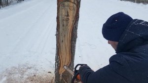 На дороге с бензопилой и бревном