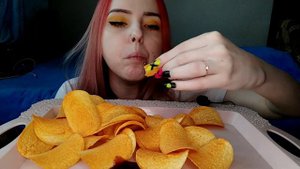 Чипсы pringles и pepsi с манго мукбанг/100 вопросов/mukbang