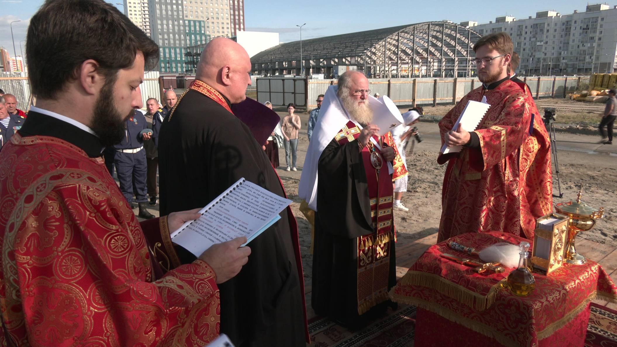 В Ханты-Мансийске митрополит Павел освятил площадку основания храма в честь пророка Илии