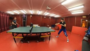 Настольный теннис. Игра короткими шипами слева.