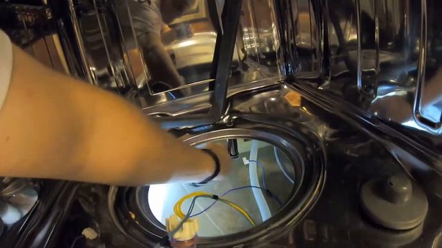 Replacing a Wash Motor and Heating Element in a KitchenAid Dishwasher смотреть онлайн