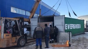 Такелажные работы по разгрузке оборудования из контейнера © Альфа Такелаж