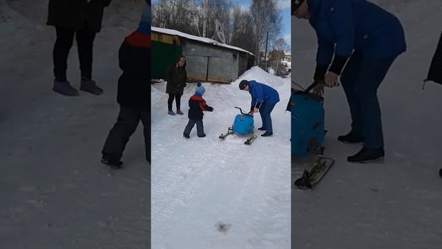 Детский снегоход-HONDA.гаражного производства. смотреть онлайн