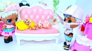 СЮРПРИЗ В ПАМПЕРСАХ ДЛЯ ПАПЫ??? Семейка кукол ЛОЛ СЮРПРИЗ Смешные куклы #мультики Даринелка