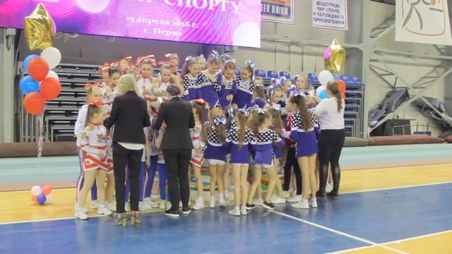 Награждение команд по Чир спорту Vesca kids Cool ULTRAMARINE смотреть онлайн
