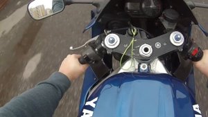 Звук в двигателе yamaha r1 2000 года выпуска