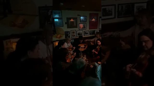 Music Session at Matt Molloy's Pub, Westport, Co. Mayo, Ireland. смотреть онлайн
