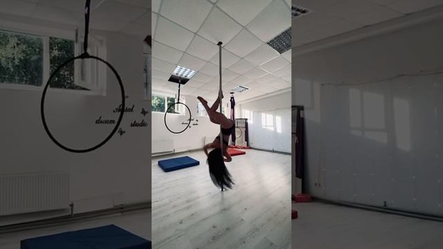 Полденс. Танец на пилоне. Pole dance. Dance. Пилон. Пилон дома. Связка на пилоне.