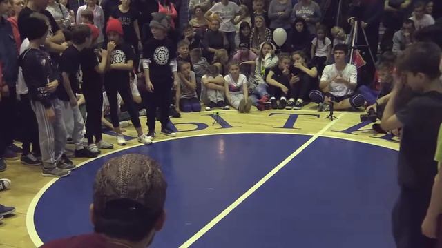 20151213 kids 5x5 Апрелевка b-boys vs. СВАО kids - Фестиваль брейк данса Winter Jam vol.2 смотреть онлайн