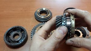 Как проверить  синхронизатор МКПП.