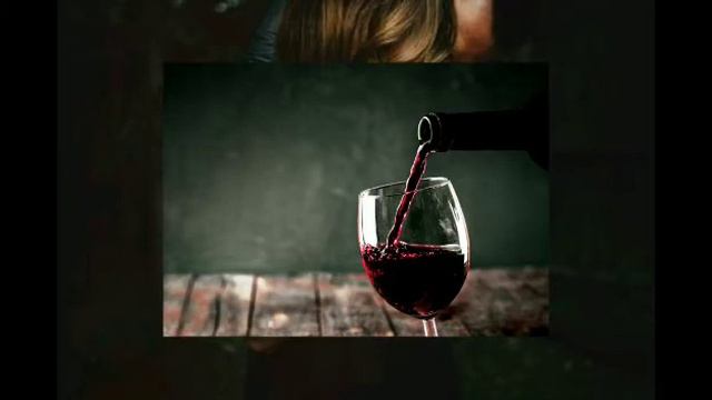 Песня "Посмотри, как все от счастья плачут, утопая в лужицах вина" на ГИТАРЕ смотреть онлайн