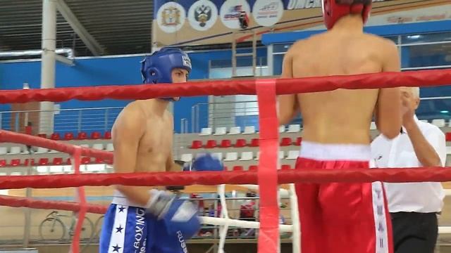 Яркие, техничные поединки в традиционном турнире по кикбоксингу "Кубок Ермака" смотреть онлайн