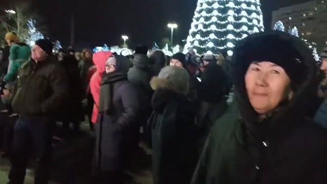 Новогодняя ночь и закулисье без купюр в Усть-Каменогорске. Съёмки на сотовый телефон. смотреть онлайн