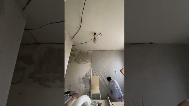 Клеим обои на кухне #таймлапс #ремонт #обоидлястен #клеимобои #кухня