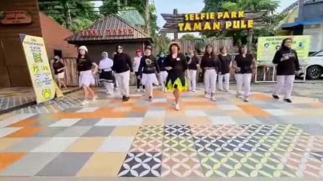 IKO IKO SAMBA LINE DANCE / CHOREO BY CHIKA HAPSARI & ROOSAMEKTO MAMEK / DEMO BY VERO DANCE JOGJA смотреть онлайн