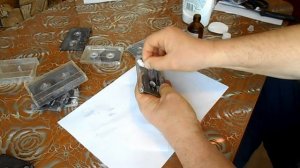 Чистим  аудиокассеты и придаём им приличный вид.